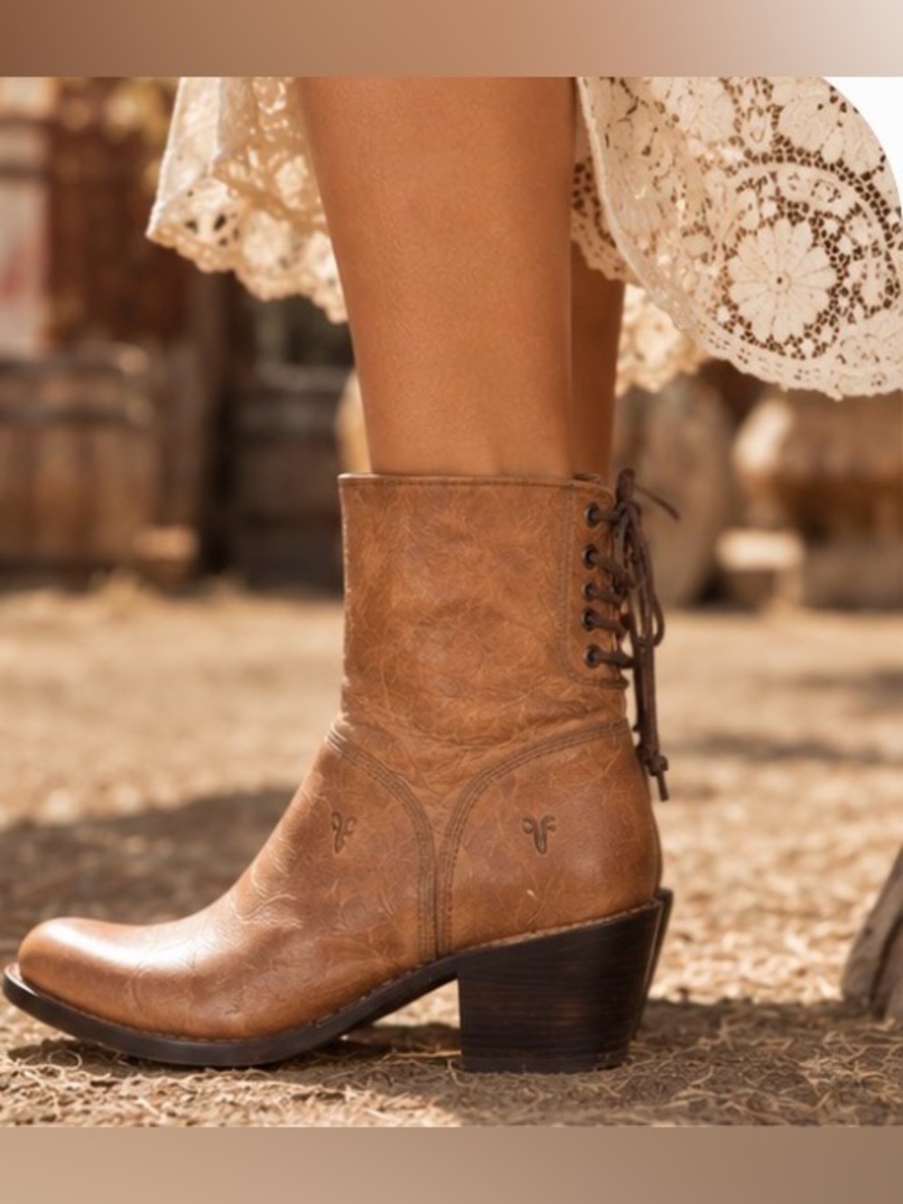 Frye Carmen Back Lace Short Ankle Boots Size 7.5 Tumbled Leather